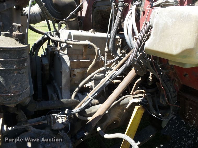 image for item DH3845 1988 International S2300  utility truck