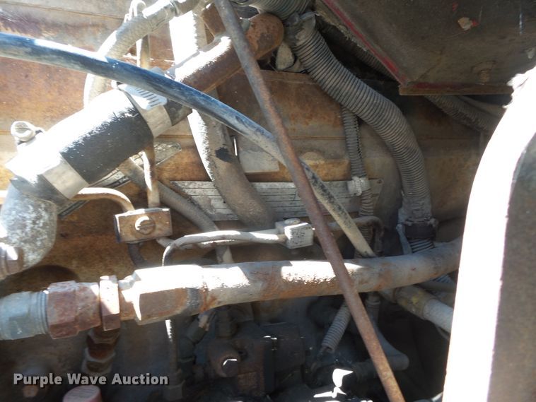 image for item DH3845 1988 International S2300  utility truck