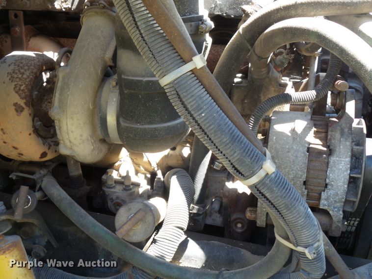 image for item DH3845 1988 International S2300  utility truck