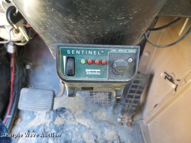 image for item DH3845 1988 International S2300  utility truck