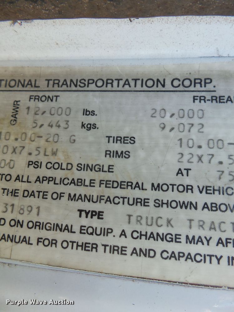 image for item DH3845 1988 International S2300  utility truck