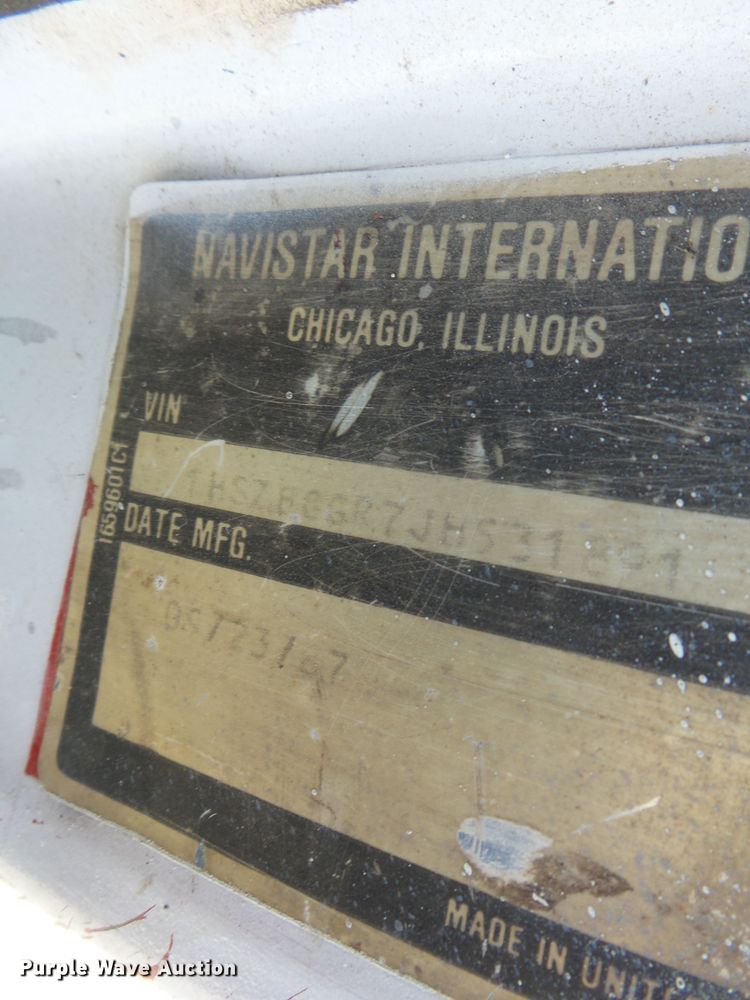 image for item DH3845 1988 International S2300  utility truck