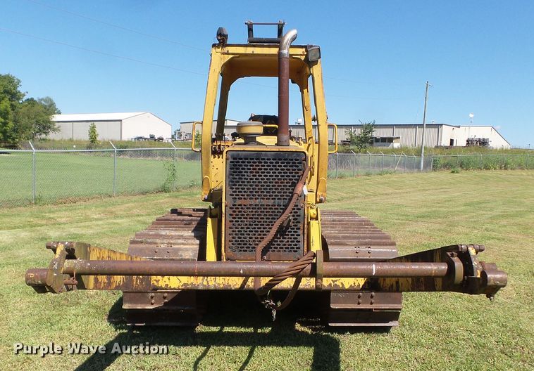 image for item DH3846 1989 John Deere 650G  cable plow