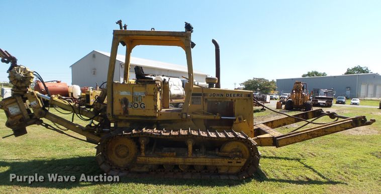 image for item DH3846 1989 John Deere 650G  cable plow