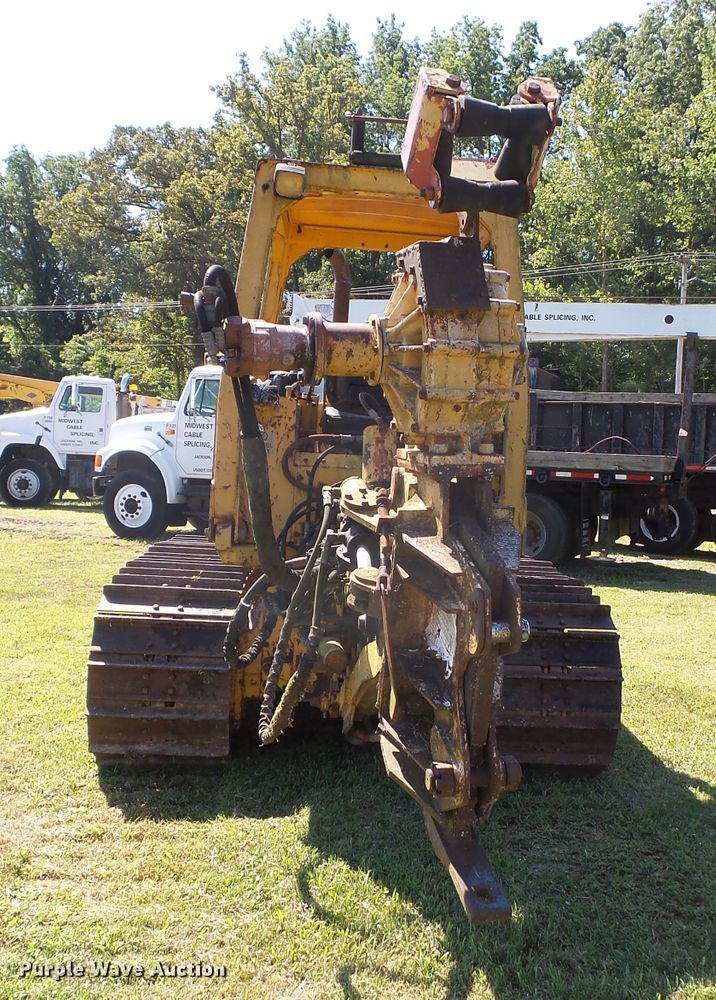 image for item DH3846 1989 John Deere 650G  cable plow