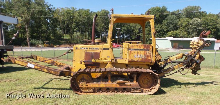 image for item DH3846 1989 John Deere 650G  cable plow