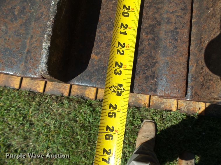 image for item DH3846 1989 John Deere 650G  cable plow