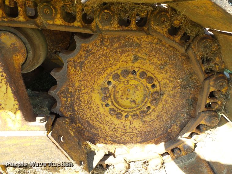 image for item DH3846 1989 John Deere 650G  cable plow