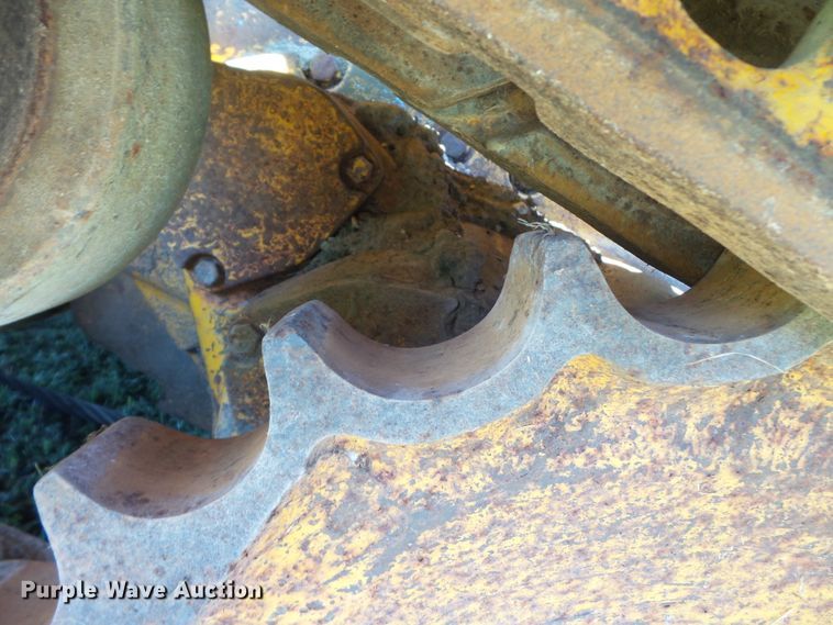 image for item DH3846 1989 John Deere 650G  cable plow