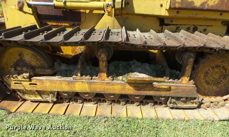 image for item DH3846 1989 John Deere 650G  cable plow