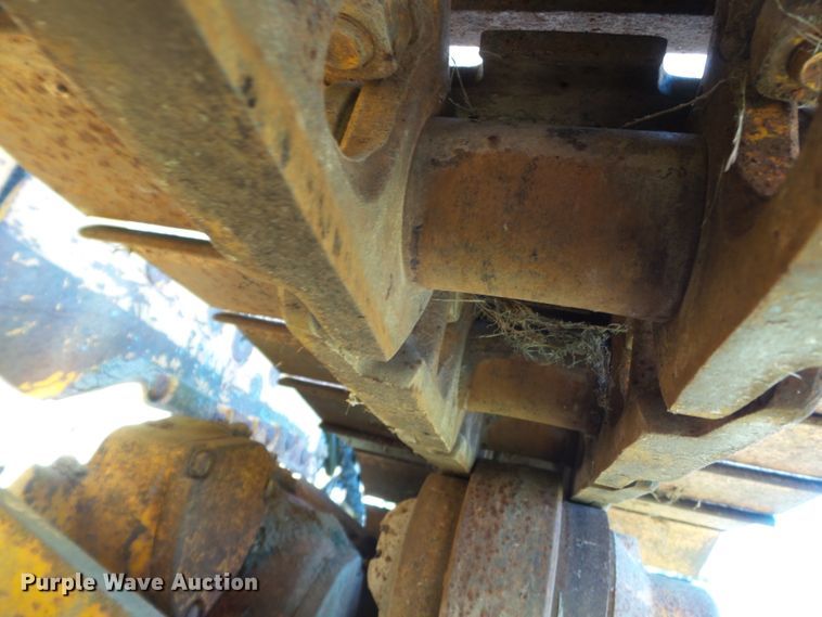 image for item DH3846 1989 John Deere 650G  cable plow