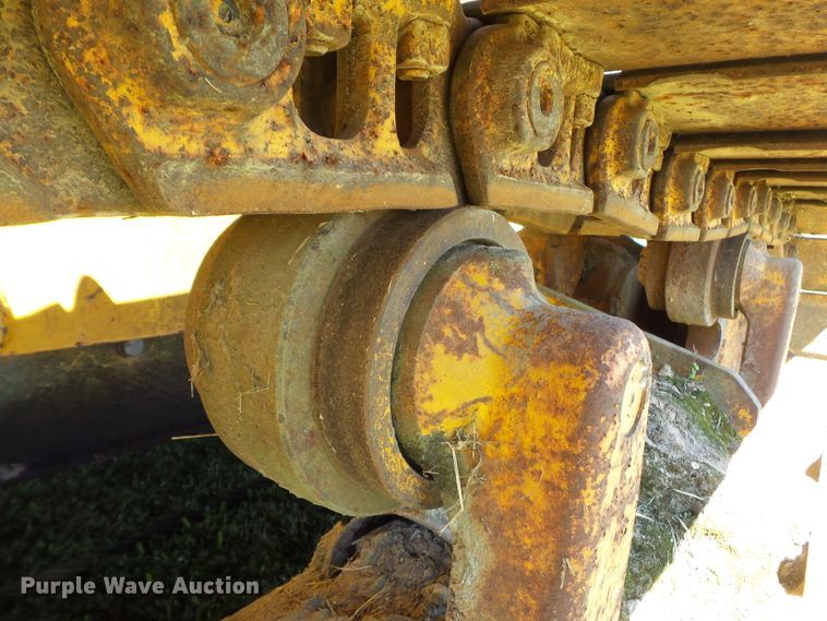 image for item DH3846 1989 John Deere 650G  cable plow