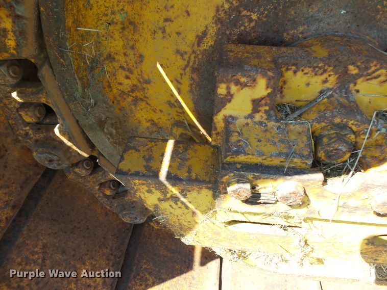 image for item DH3846 1989 John Deere 650G  cable plow