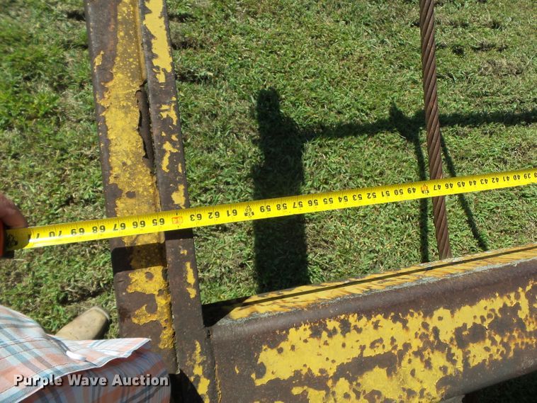 image for item DH3846 1989 John Deere 650G  cable plow