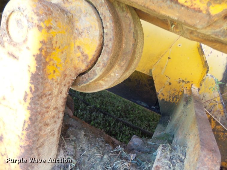 image for item DH3846 1989 John Deere 650G  cable plow