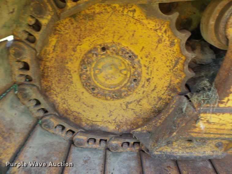 image for item DH3846 1989 John Deere 650G  cable plow