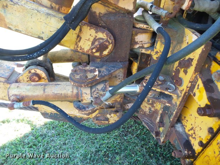 image for item DH3846 1989 John Deere 650G  cable plow