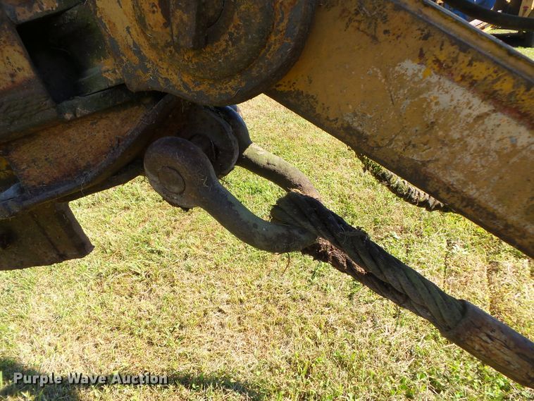 image for item DH3846 1989 John Deere 650G  cable plow