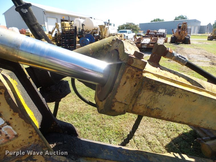 image for item DH3846 1989 John Deere 650G  cable plow