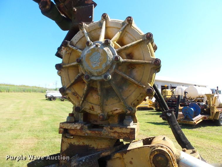 image for item DH3846 1989 John Deere 650G  cable plow