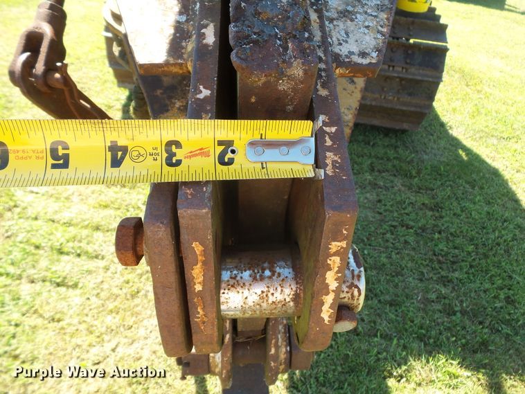 image for item DH3846 1989 John Deere 650G  cable plow
