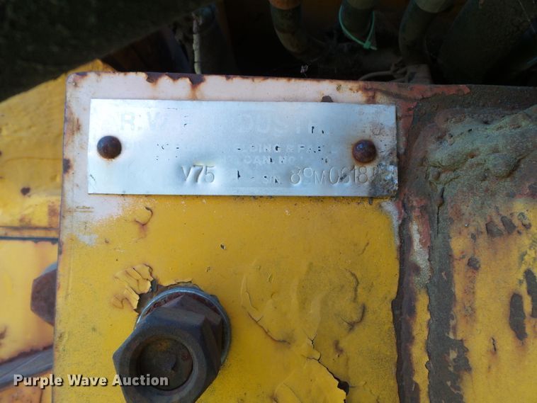 image for item DH3846 1989 John Deere 650G  cable plow