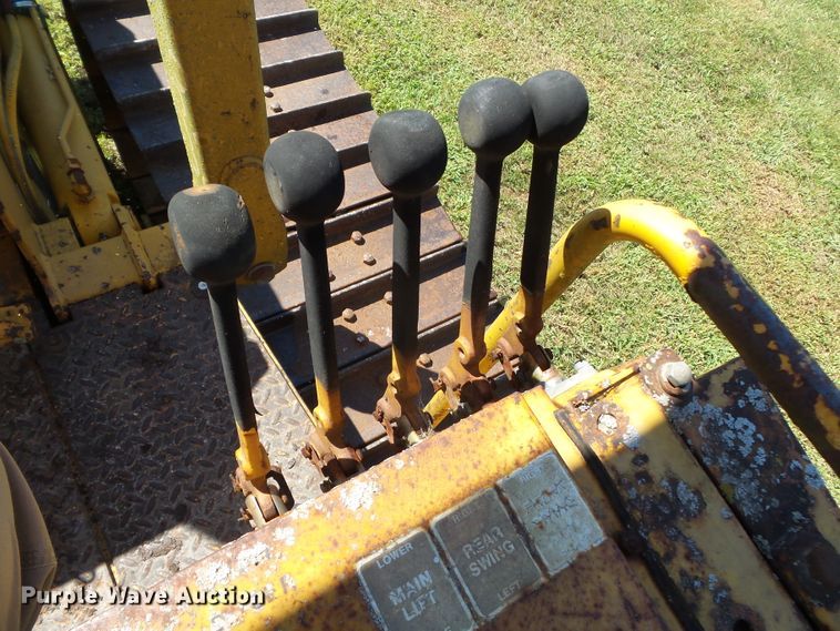 image for item DH3846 1989 John Deere 650G  cable plow