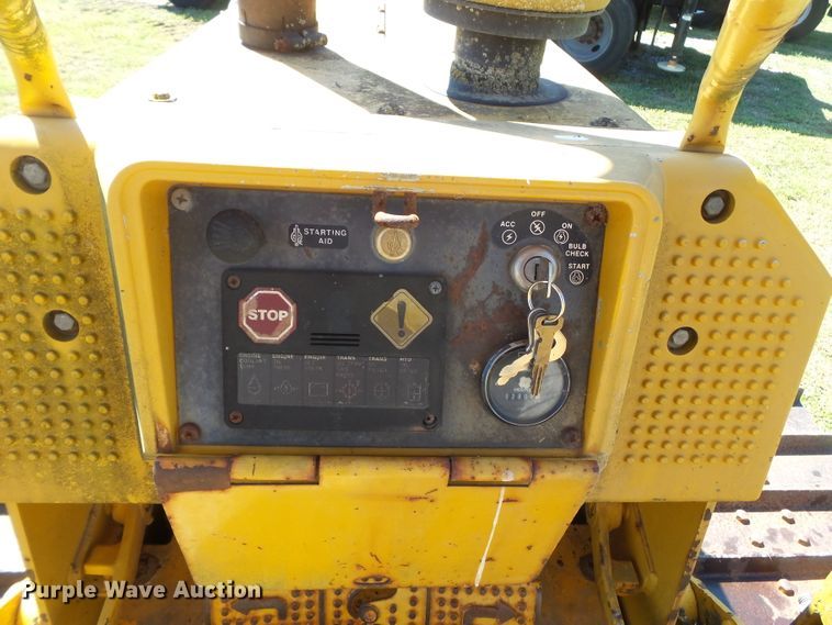 image for item DH3846 1989 John Deere 650G  cable plow