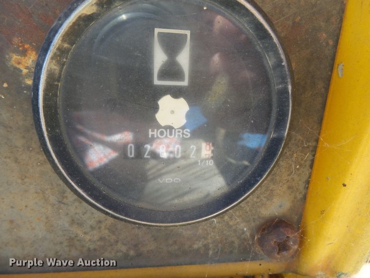 image for item DH3846 1989 John Deere 650G  cable plow