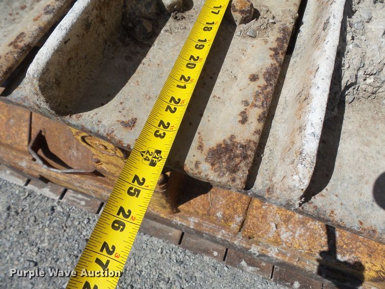 image for item DH3851 1984 Komatsu D65P-8  cable plow