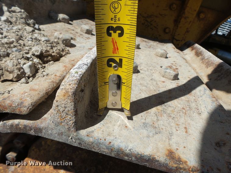 image for item DH3851 1984 Komatsu D65P-8  cable plow