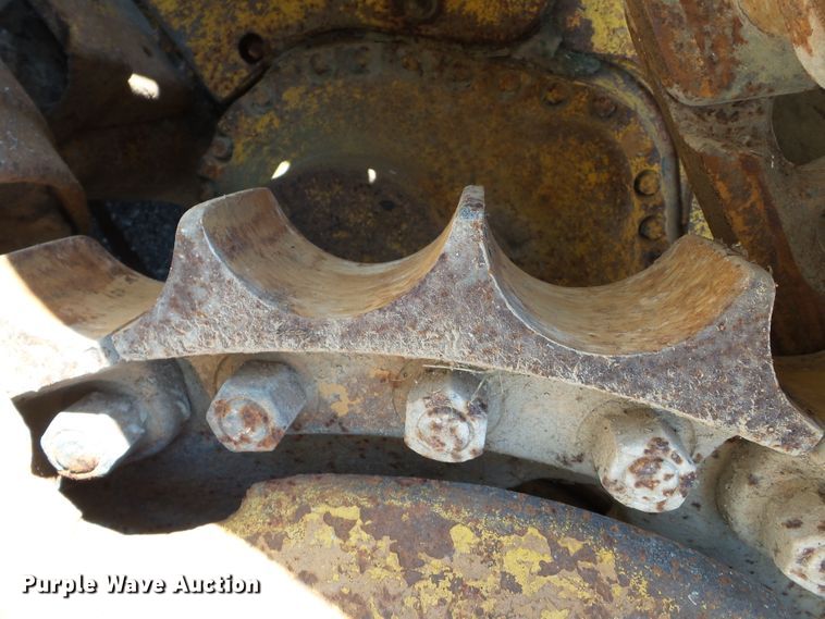 image for item DH3851 1984 Komatsu D65P-8  cable plow