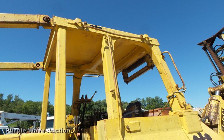 image for item DH3851 1984 Komatsu D65P-8  cable plow