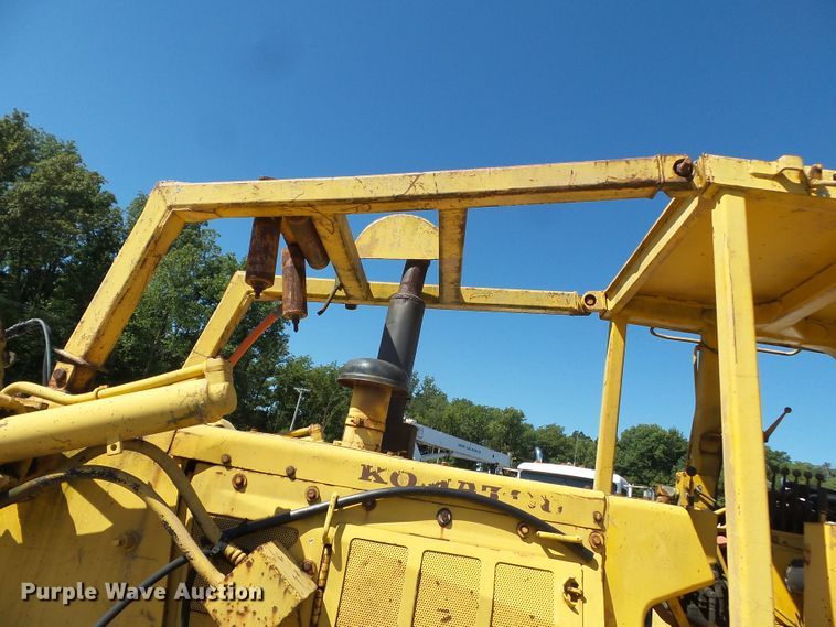 image for item DH3851 1984 Komatsu D65P-8  cable plow