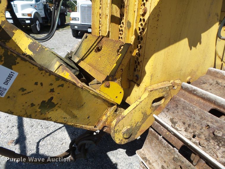 image for item DH3851 1984 Komatsu D65P-8  cable plow