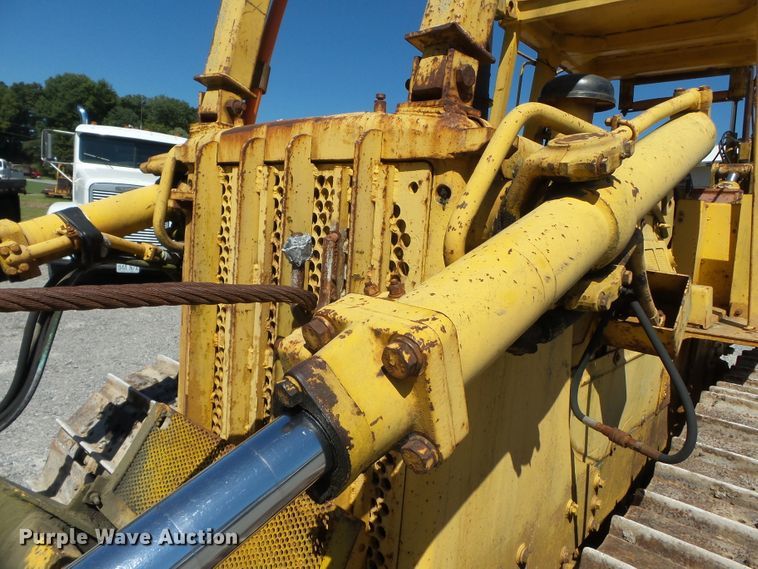 image for item DH3851 1984 Komatsu D65P-8  cable plow