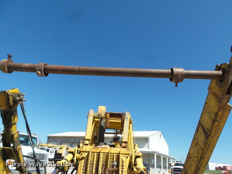 image for item DH3851 1984 Komatsu D65P-8  cable plow