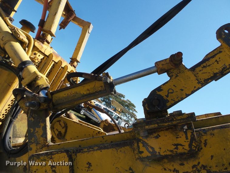 image for item DH3851 1984 Komatsu D65P-8  cable plow