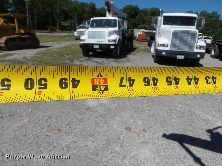 image for item DH3851 1984 Komatsu D65P-8  cable plow