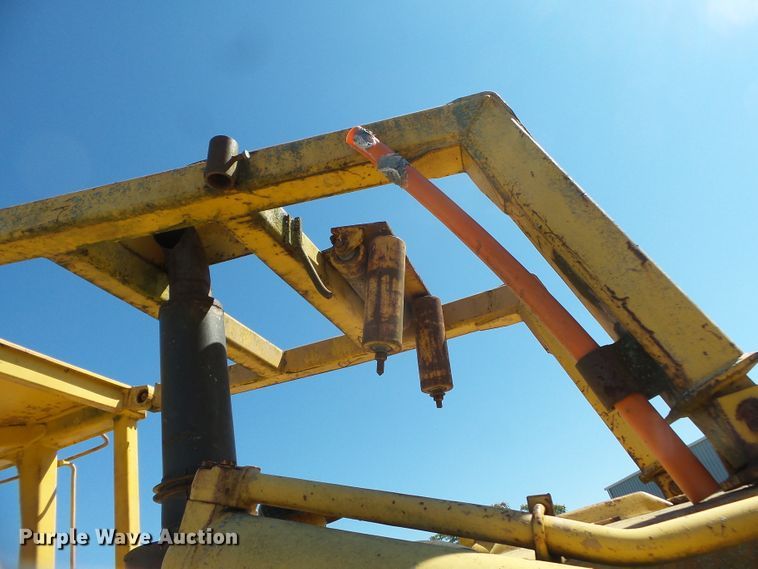 image for item DH3851 1984 Komatsu D65P-8  cable plow