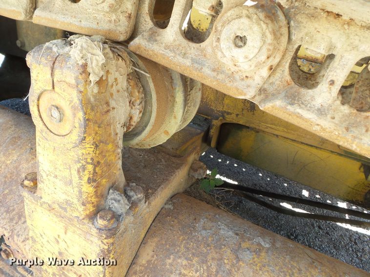 image for item DH3851 1984 Komatsu D65P-8  cable plow