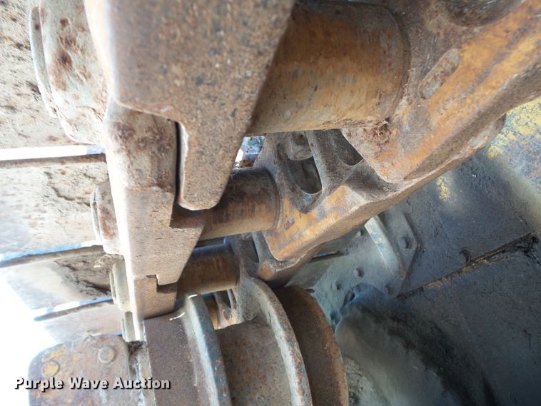 image for item DH3851 1984 Komatsu D65P-8  cable plow