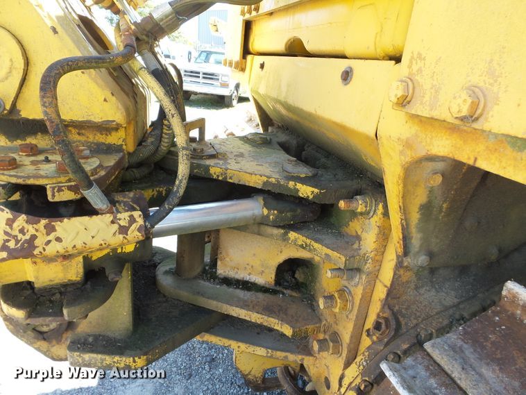 image for item DH3851 1984 Komatsu D65P-8  cable plow