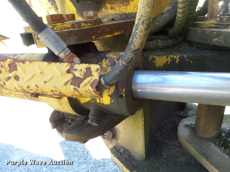 image for item DH3851 1984 Komatsu D65P-8  cable plow