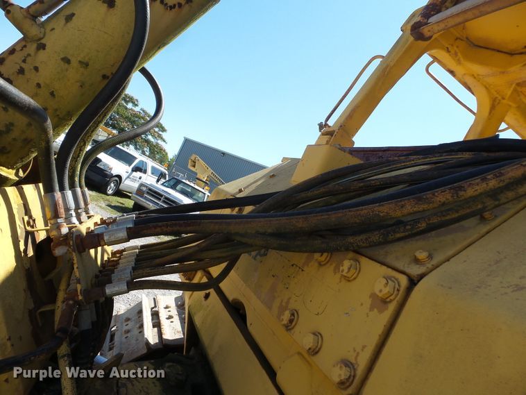 image for item DH3851 1984 Komatsu D65P-8  cable plow