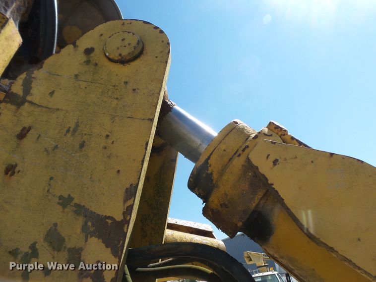 image for item DH3851 1984 Komatsu D65P-8  cable plow