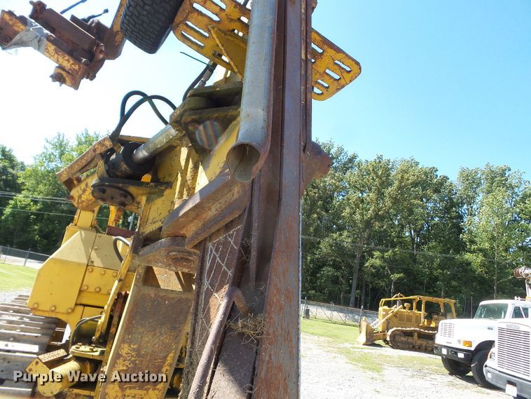 image for item DH3851 1984 Komatsu D65P-8  cable plow