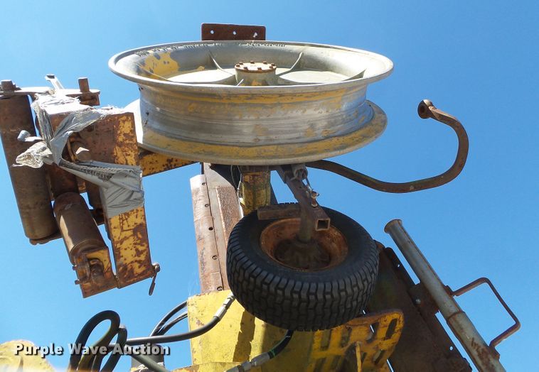 image for item DH3851 1984 Komatsu D65P-8  cable plow