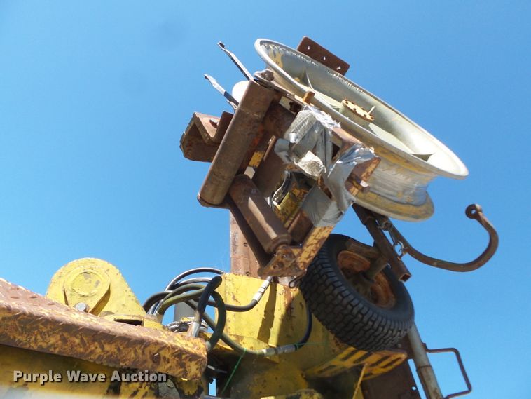 image for item DH3851 1984 Komatsu D65P-8  cable plow