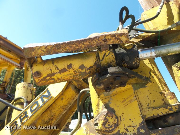 image for item DH3851 1984 Komatsu D65P-8  cable plow